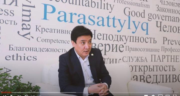 ҚАЛҚАМАН САРИН «АДАЛДЫҚ САҒАТЫН» ӨТКІЗДІ КАЛКАМАН САРИН ПРОВЕЛ «ЧАС ДОБРОПОРЯДОЧНОСТИ»